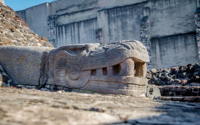 Cabeza ruinas antiguo imperio azteca